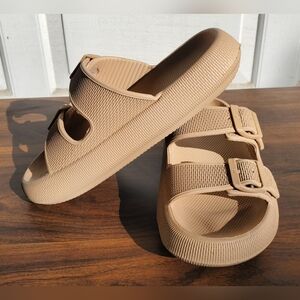 Slides Unknown Brand China Adjustable Biege Euro Size 39-40 US 8.5-9.5 W. GUC